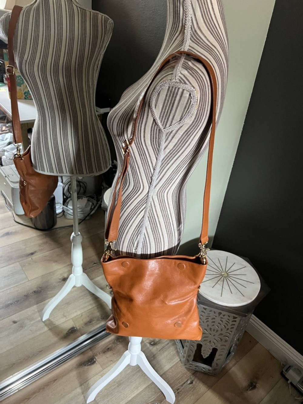 🛑 1 hour sale. Tory Burch Tan Leather Crossbody Bag, wear multiple ways - Picture 5 of 14
